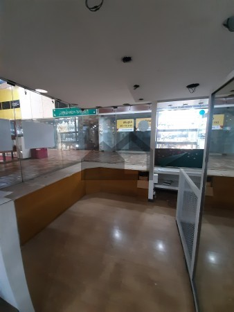 Vendo local comercial en galeria Via Fontana 